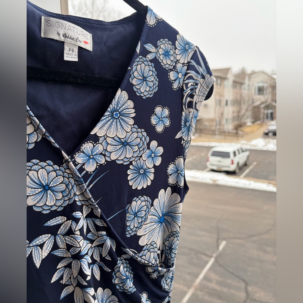 🆕Signature by Robbie Bee Blue Floral Faux Wrap Dress Petite Small PS Ruffle Midi - Picture 8 of 16